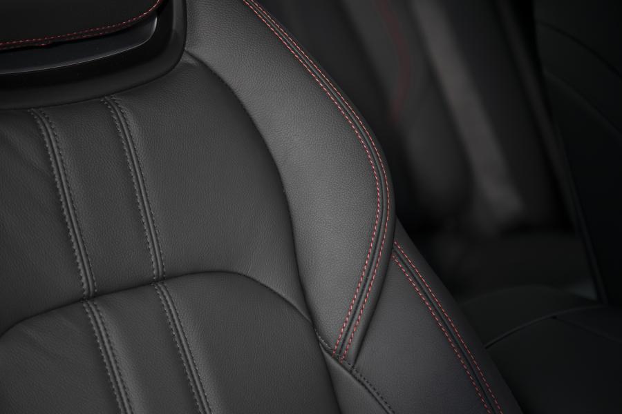 Детали интерьера Maserati Ghibli GranSport Nerissimo Pack 2018 года  (UK) (фото 15 из 20)